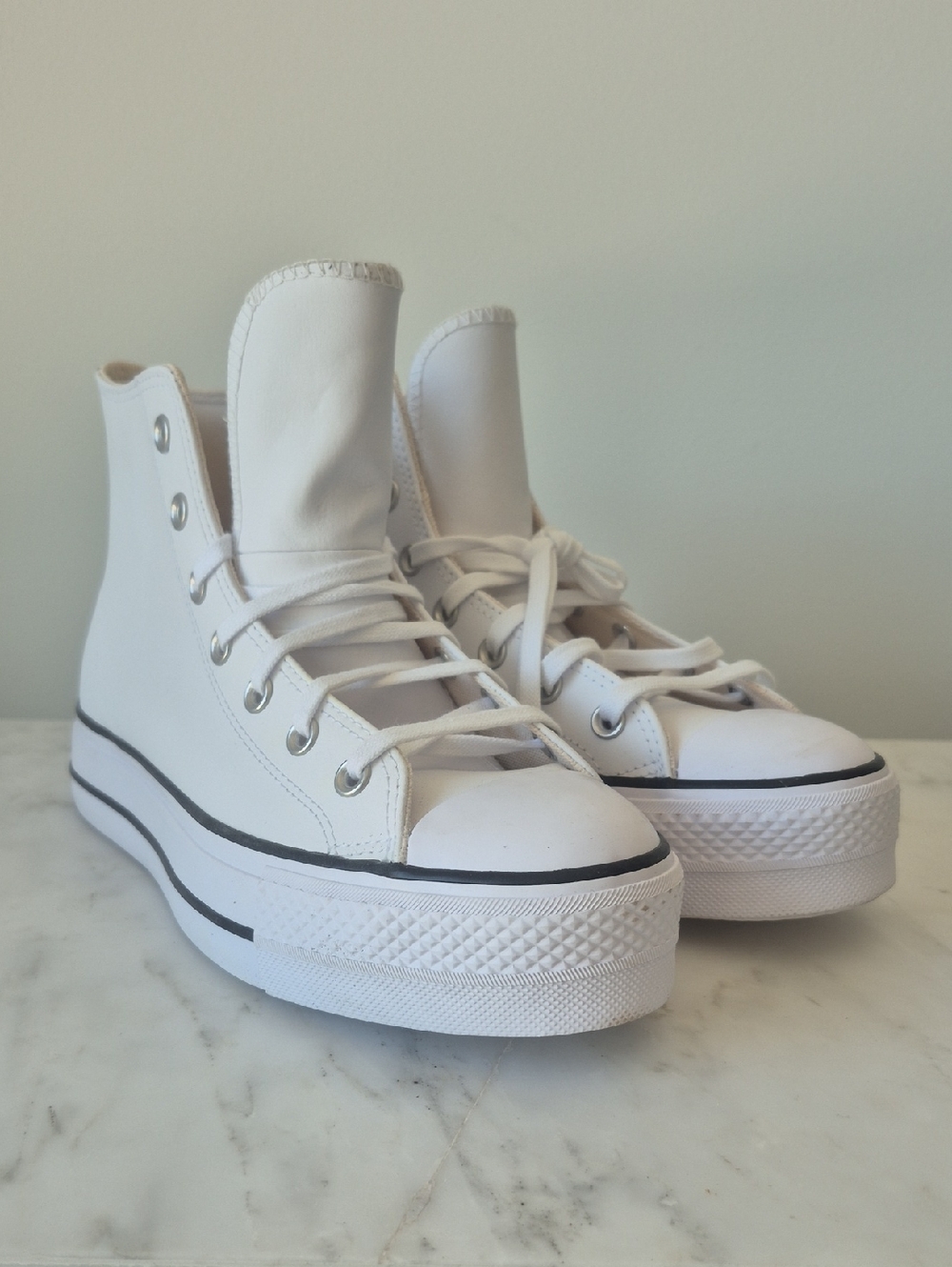 Converse White High-Top LEATHER Platform Sneakers. Size 10